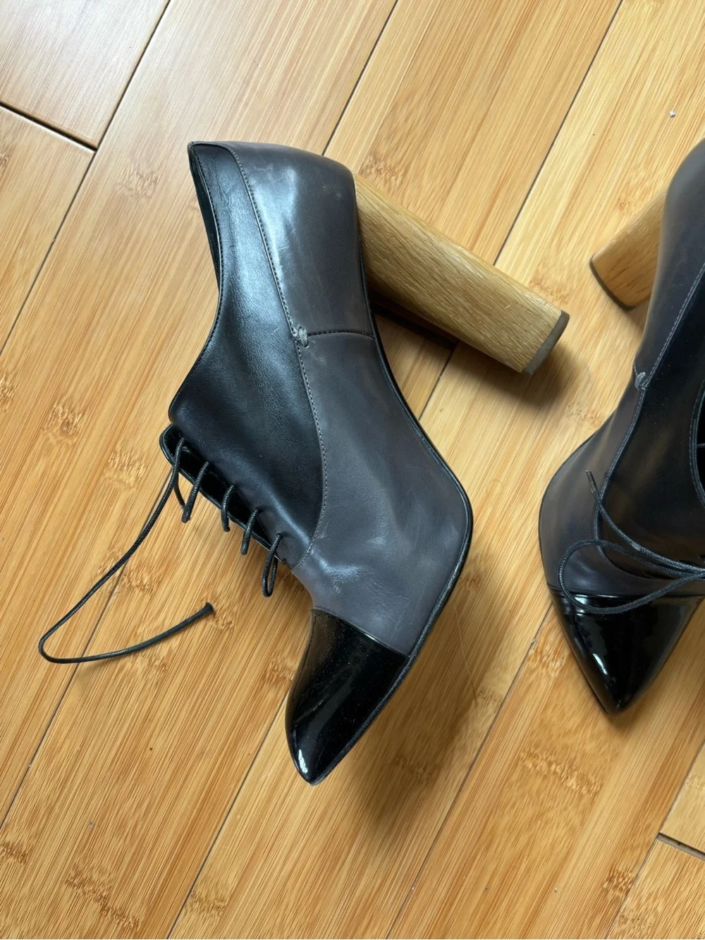 Saint Laurent Black Pointed Leather Lace-Up Heels - Picture 3 of 4